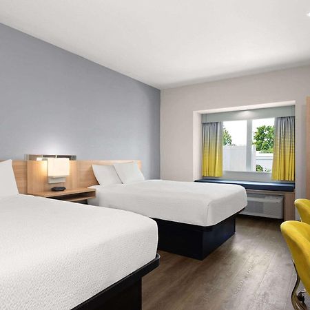Microtel Inn & Suites By Wyndham Città di Panama Esterno foto