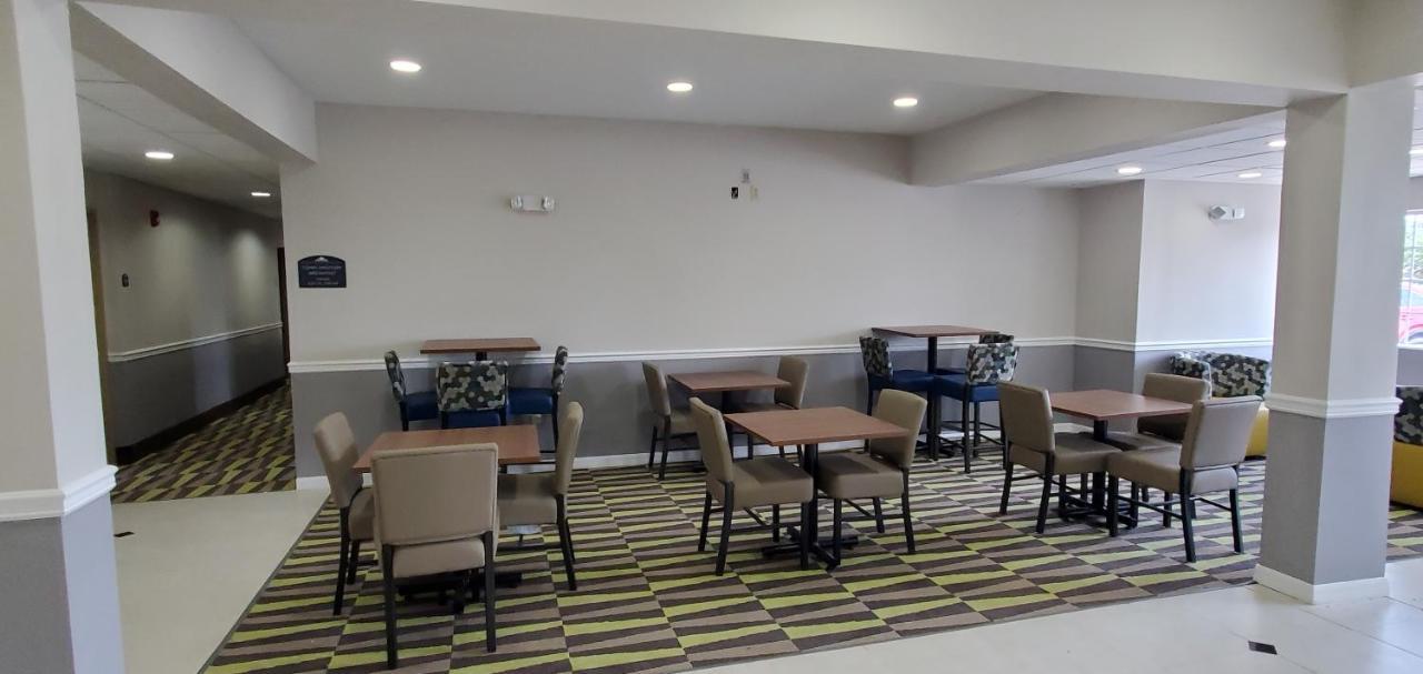 Microtel Inn & Suites By Wyndham Città di Panama Esterno foto