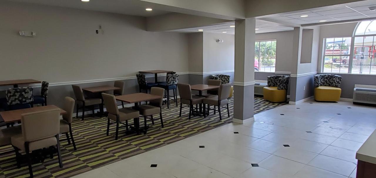 Microtel Inn & Suites By Wyndham Città di Panama Esterno foto