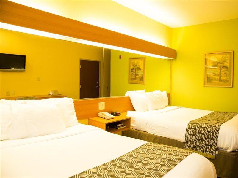 Microtel Inn & Suites By Wyndham Città di Panama Esterno foto