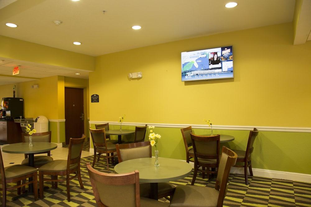 Microtel Inn & Suites By Wyndham Città di Panama Esterno foto