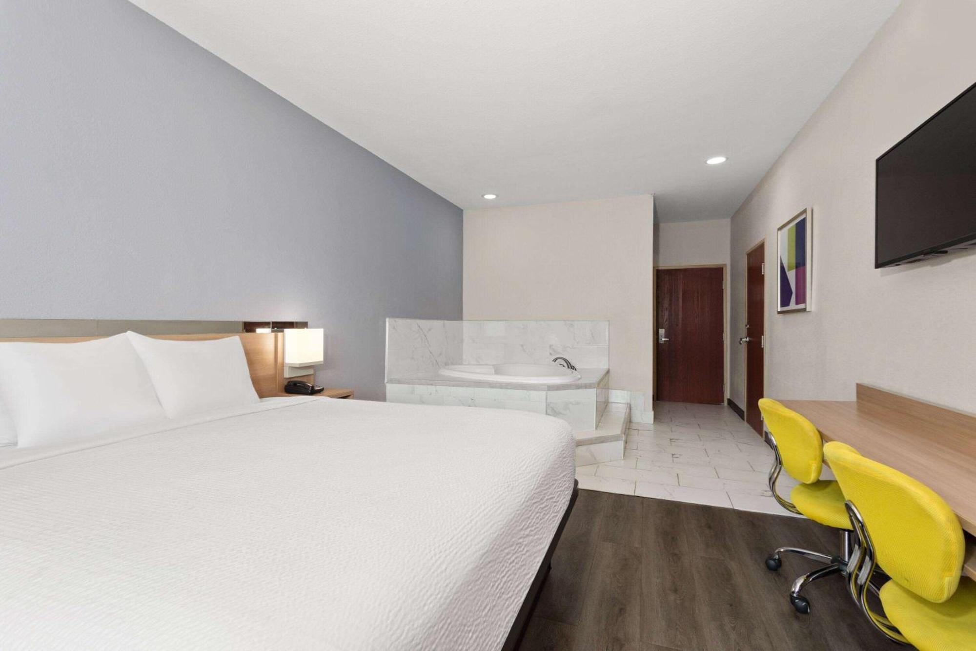 Microtel Inn & Suites By Wyndham Città di Panama Esterno foto