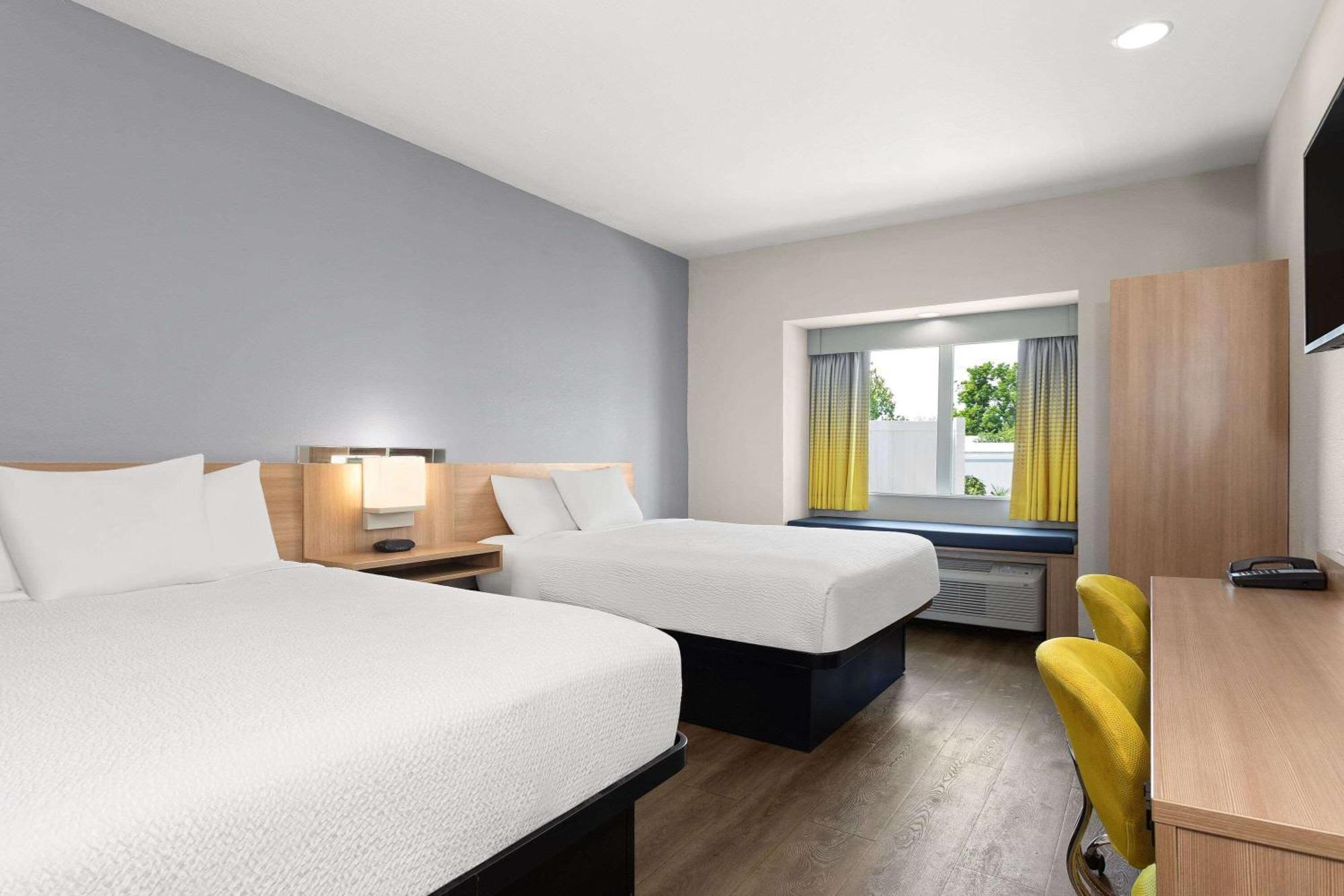 Microtel Inn & Suites By Wyndham Città di Panama Esterno foto
