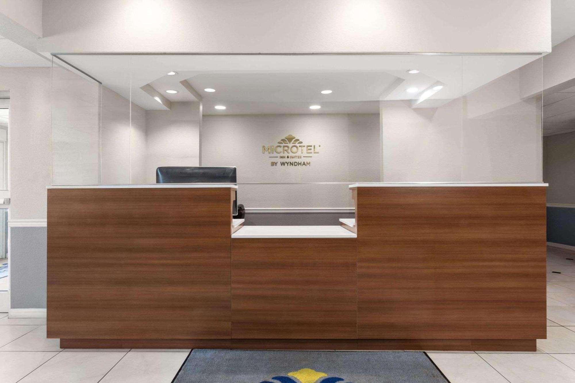 Microtel Inn & Suites By Wyndham Città di Panama Esterno foto