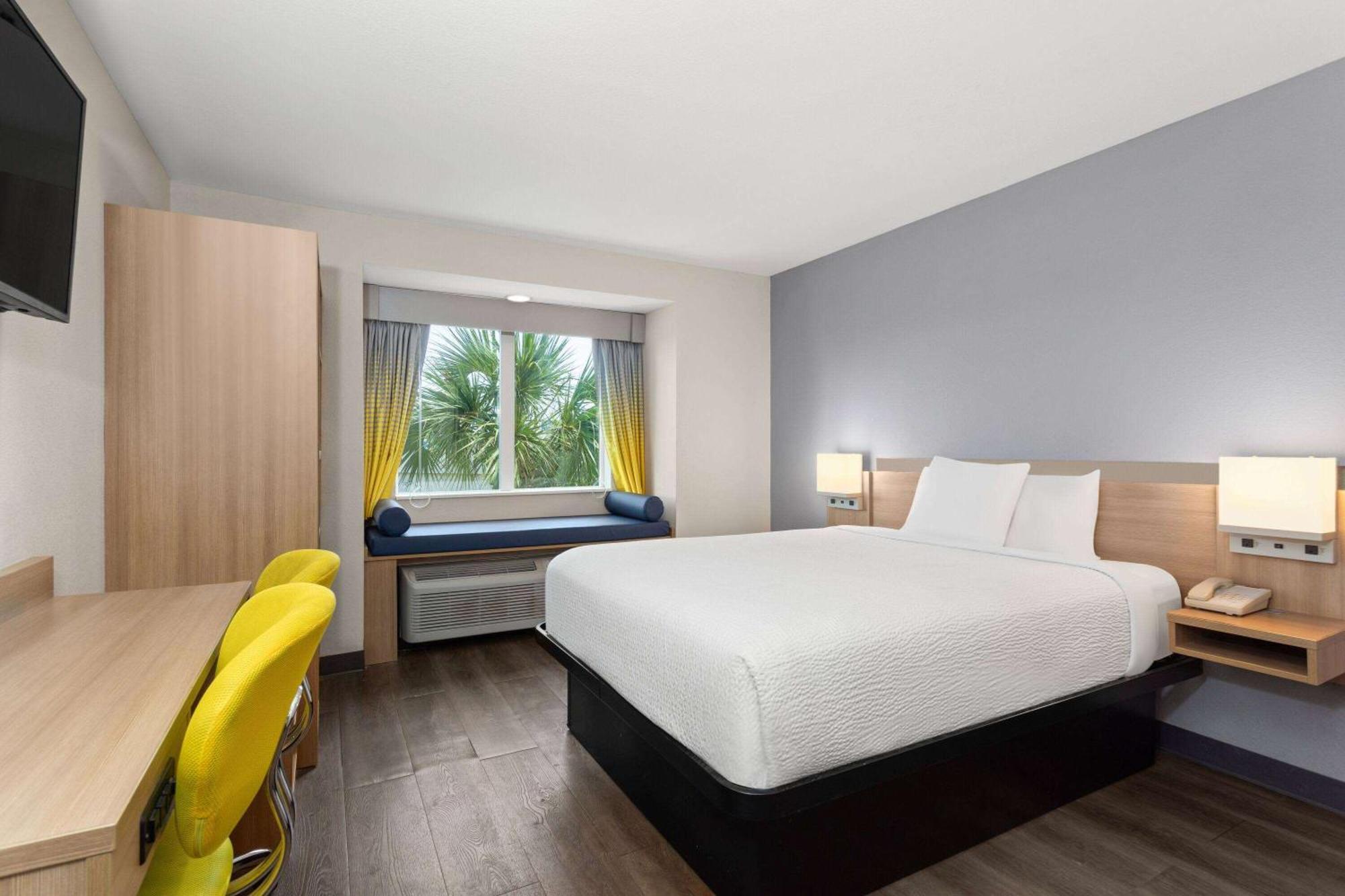 Microtel Inn & Suites By Wyndham Città di Panama Esterno foto