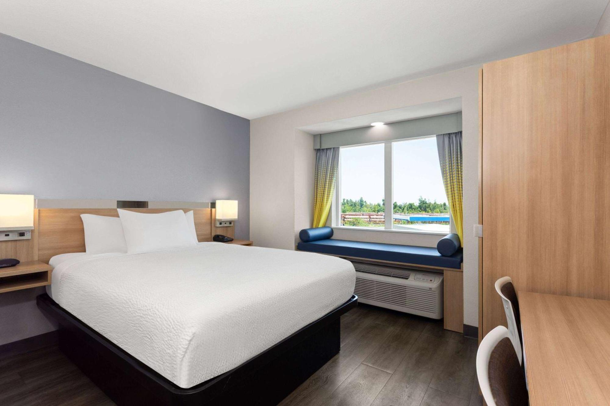 Microtel Inn & Suites By Wyndham Città di Panama Esterno foto