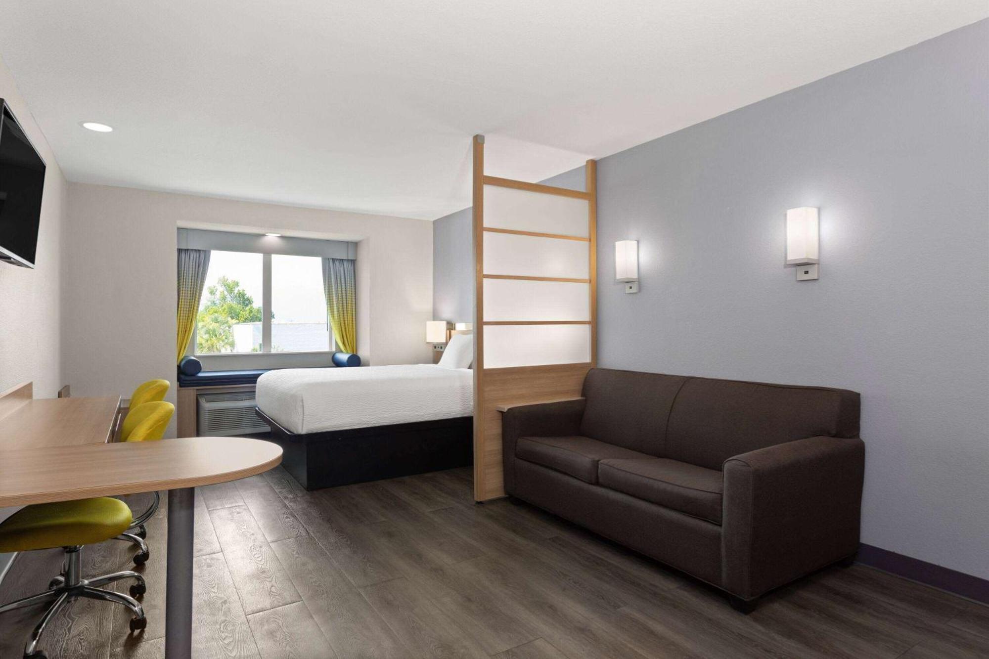 Microtel Inn & Suites By Wyndham Città di Panama Esterno foto
