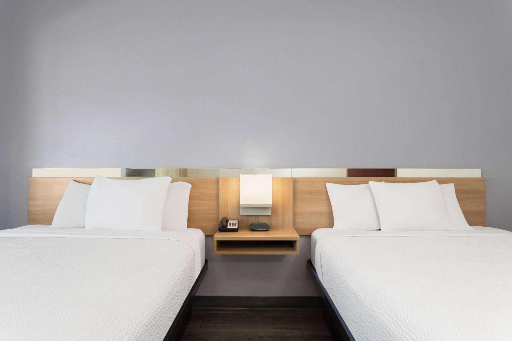 Microtel Inn & Suites By Wyndham Città di Panama Esterno foto