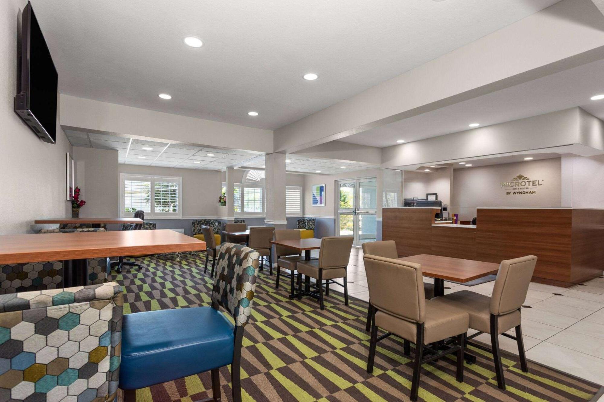 Microtel Inn & Suites By Wyndham Città di Panama Esterno foto