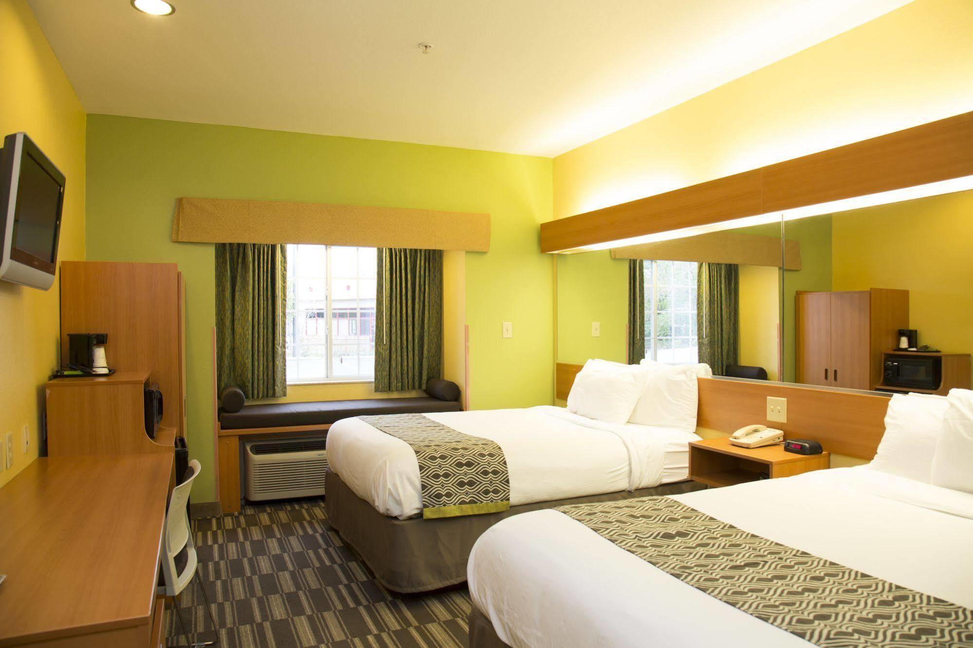 Microtel Inn & Suites By Wyndham Città di Panama Esterno foto